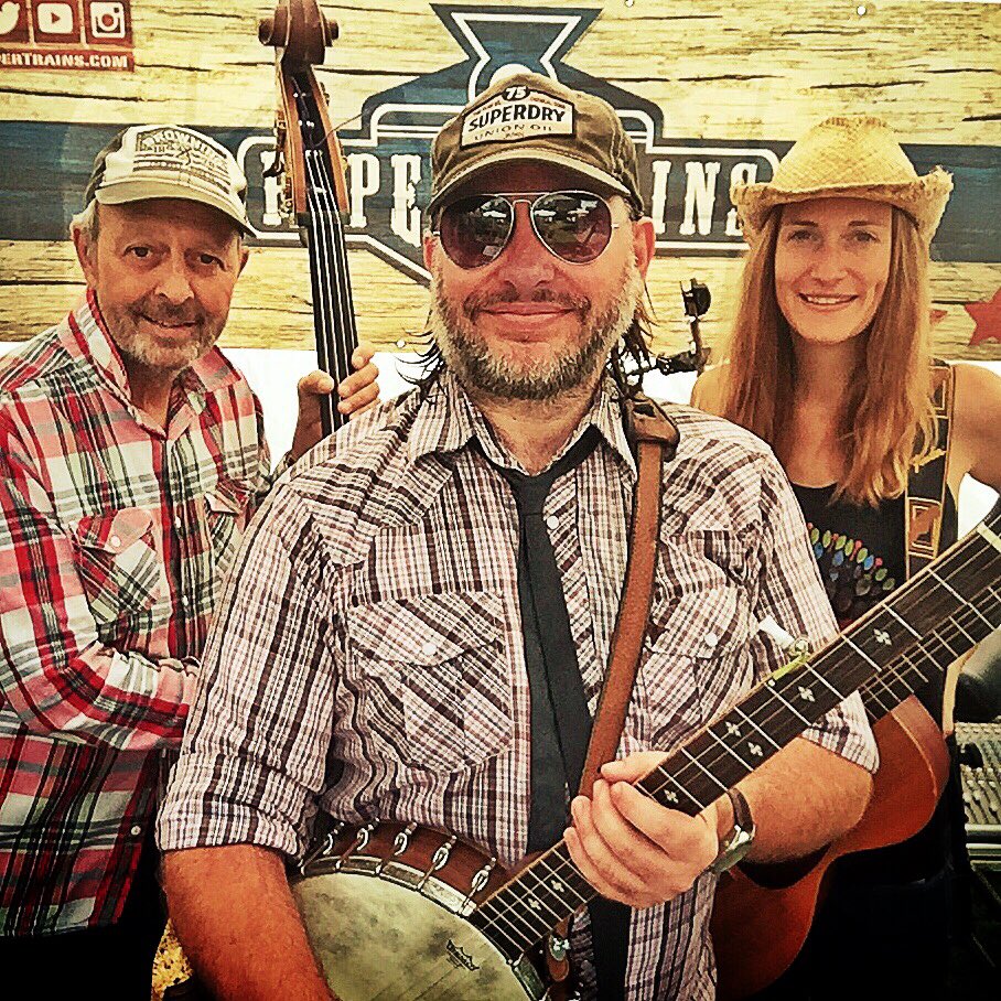 Finished our Summer Slammer Showdown tour this arvo in The Brickmakers' sunny beer garden :)
We've had such an amazin' few months - thanks x