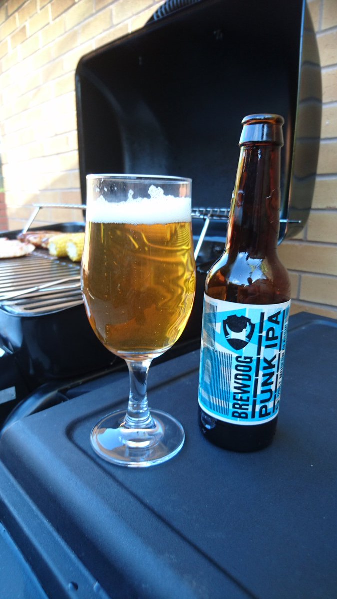 BeerTimeNow's tweet image. It's barbecue time so  #TongsAtTheReady pour yourself a @BrewDog Punk IPA because it's #beeroclock