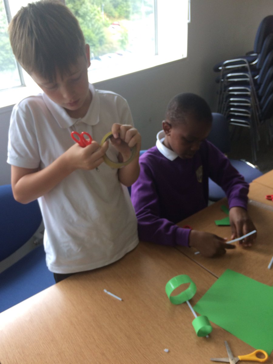 MrsFrielKNL's tweet photo. Primary 7 had a great day at TechFest, so many ideas to expand on in the classroom #TechFest #bubblescientists #scienceofflight #ROVpilots https://t.co/UnNDoOYPKd