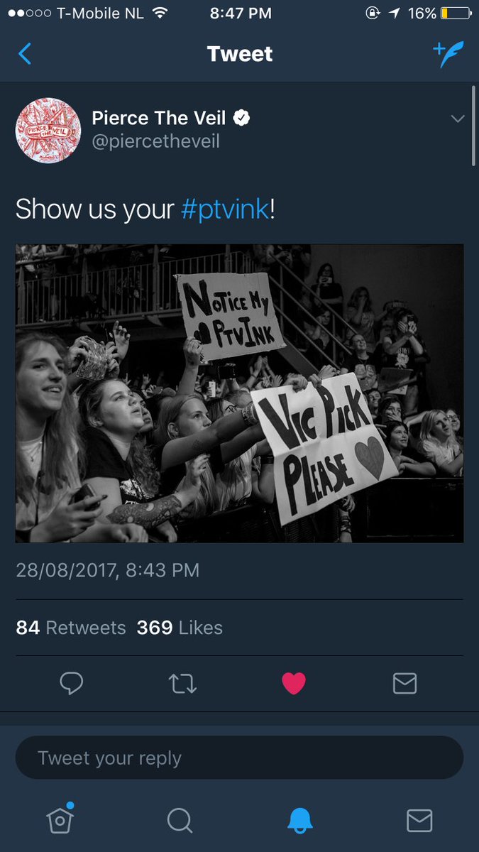 PierceTacoVeil's tweet photo. When @piercetheveil  notice your sign but not your tatt https://t.co/DkhgiinbKE