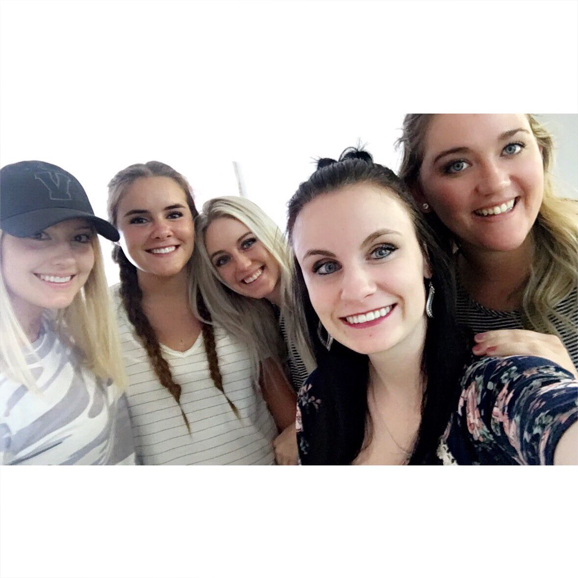 lizzi_ann30's tweet image. with college starting back up.. it is making me miss my cute roomies💓💓😭😭 #F5 #dixiestateuniversity