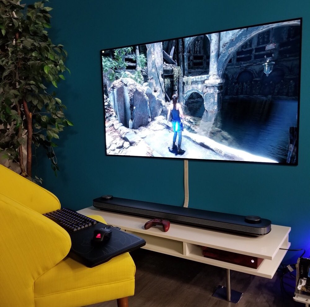 Linus Tech Tips On Twitter This Tv Is Definitely Not Thick But It Might Be Thicc ʖ Video Coming Later Today