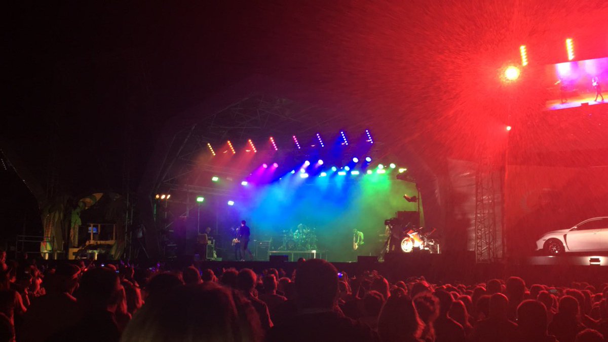 LauraEmilyMac's tweet image. Had the most amazing weekend. Thanks @Carfestevent @Laverstoke! Next time @EE could do with putting a mast in! #nosignal #countryproblems