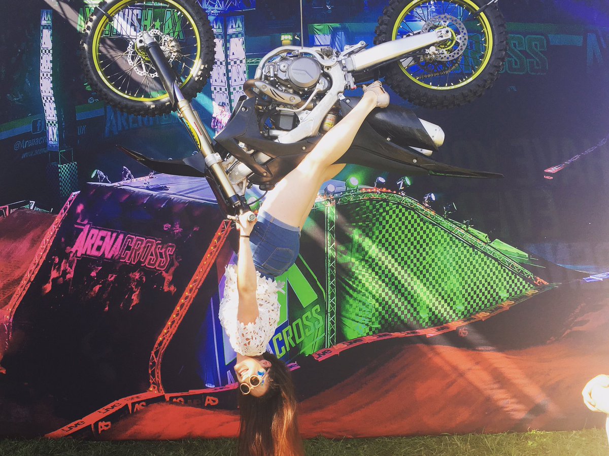 LauraEmilyMac's tweet image. Had the most amazing weekend. Thanks @Carfestevent @Laverstoke! Next time @EE could do with putting a mast in! #nosignal #countryproblems