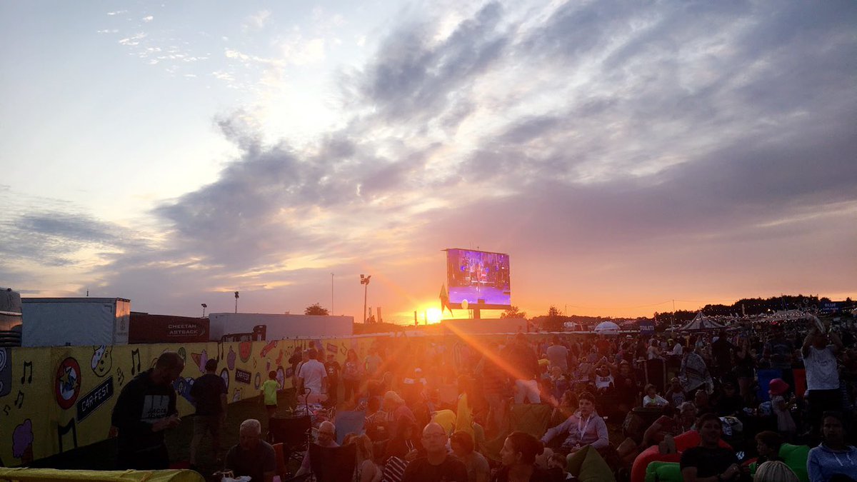 LauraEmilyMac's tweet image. Had the most amazing weekend. Thanks @Carfestevent @Laverstoke! Next time @EE could do with putting a mast in! #nosignal #countryproblems