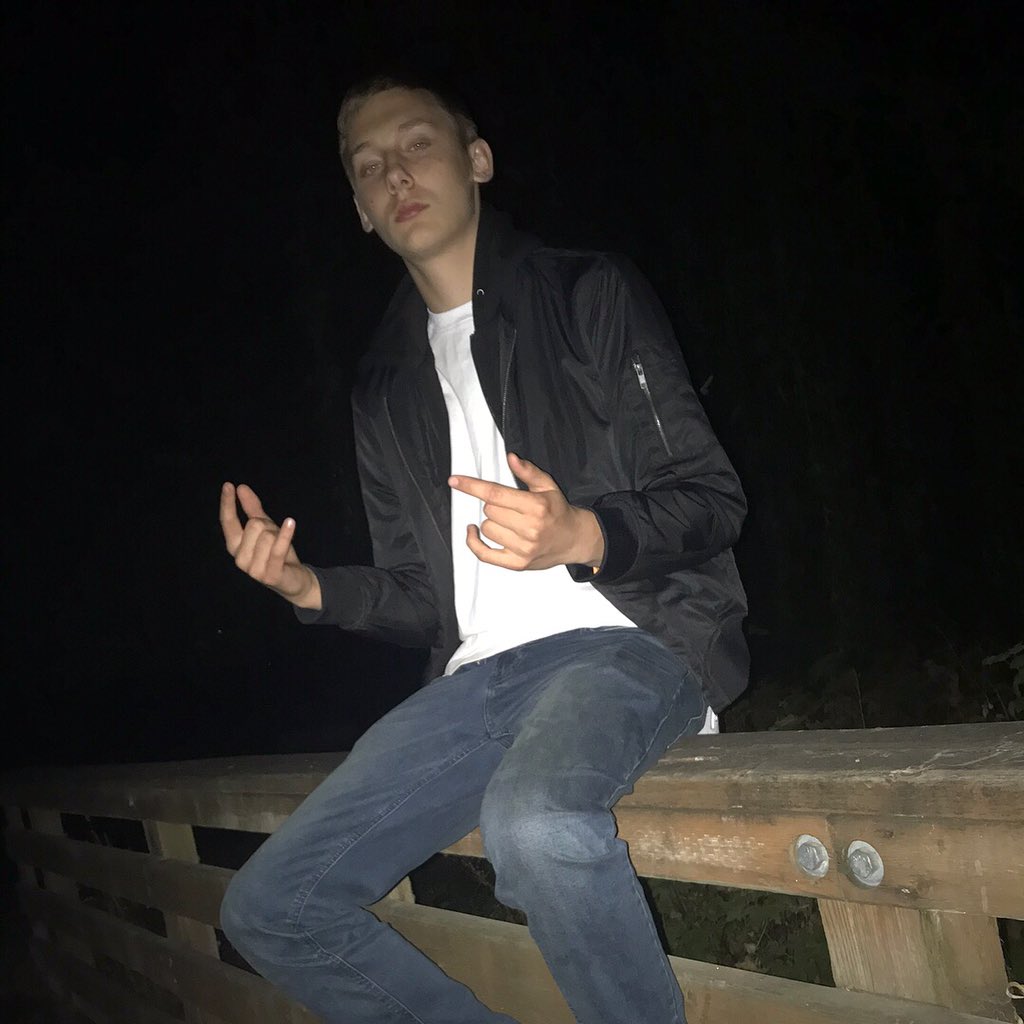 TaylorBradish's tweet photo. When in Portland https://t.co/o5pwrcwV4Z