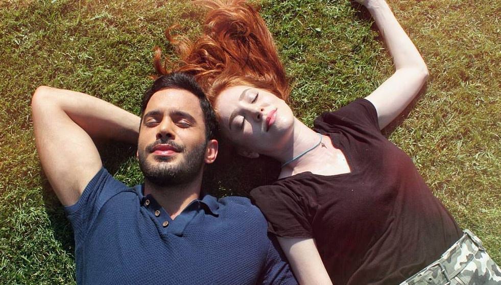 noluyotv's tweet photo. Bir uyum meselesi... #KiralıkAşk'ın sevilen çifti Defne ve Ömer'in unutulmaz 10 repliği! ❤  @DiziciBagyan yazdı. ✌ 
https://t.co/MrozD9SjIE https://t.co/Yyoo9Vf5dy