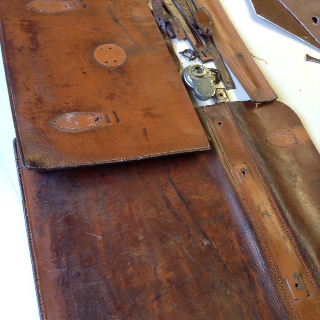 VCleathergoods's tweet photo. Restoration time in the workshop! Stage 1: Deconstruction. Disassembly of the component parts #RutherfordsRestoration #oldbriefcase https://t.co/tyZnPL3RDv