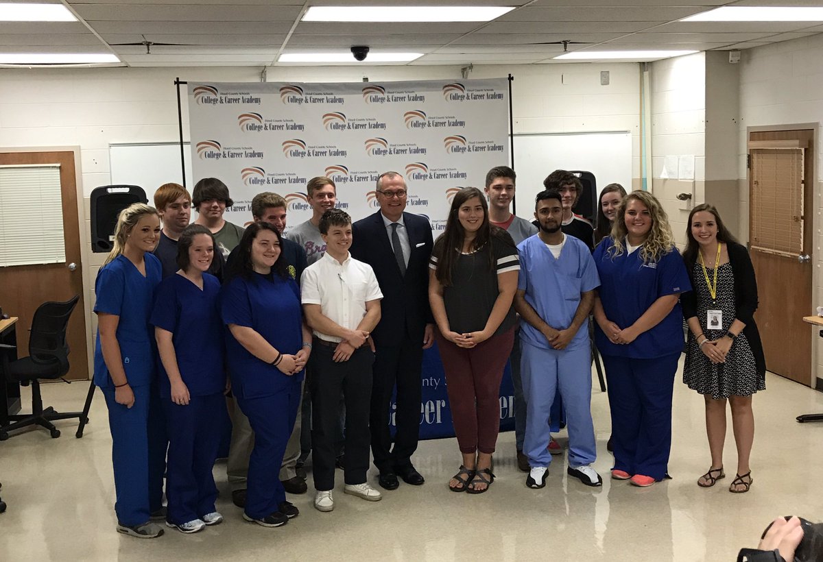 floydcoworks's tweet photo. Several interns along with other students meet Lt Governor Casey Cagle.@FloydCCA @FloydCoSchools https://t.co/3ZgDLJVUB4