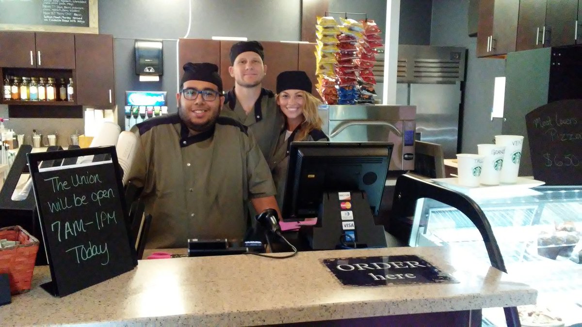 mmidining's tweet photo. These smiling faces are ready to serve @WarnerU. #MMIDining #proudlybrewingstarbucks https://t.co/pkDPIzFrWf