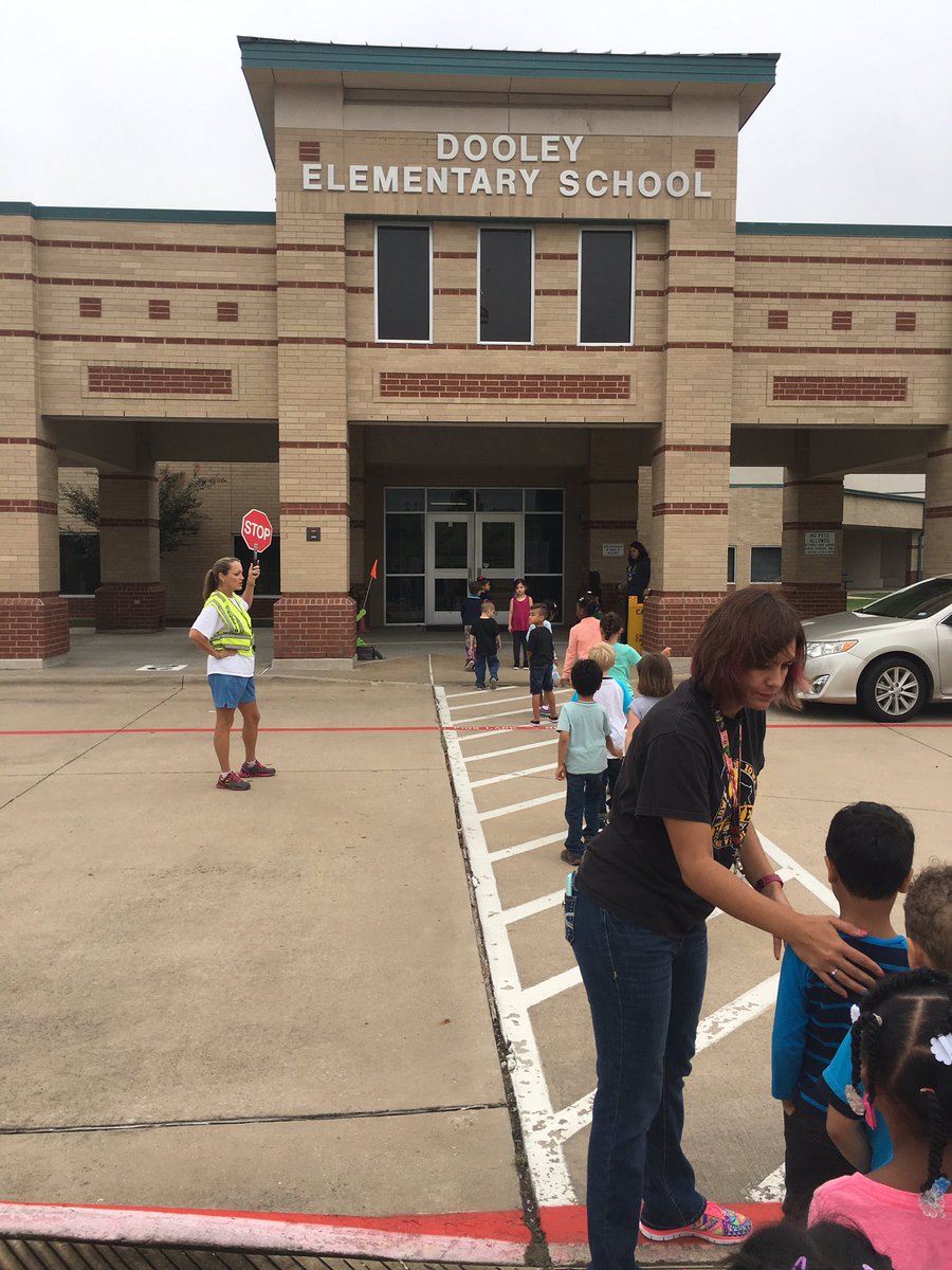 KinderDooley's tweet photo. We walk nice and SLOW. We stop, listen, obey, & walk at the crosswalk. #Dooleylearns #planopd https://t.co/4ecnRJ1JEL