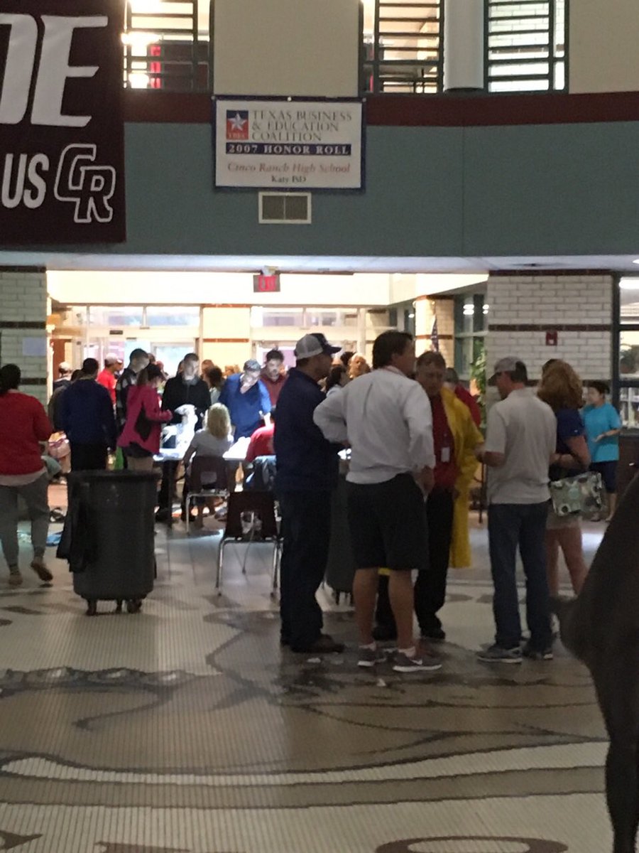 CincoHoops's tweet image. Volunteers are at Cinco Ranch HS for family's that have lost their homes &amp;amp; seeking shelter! We encourage others to come help!! #HarveyFlood