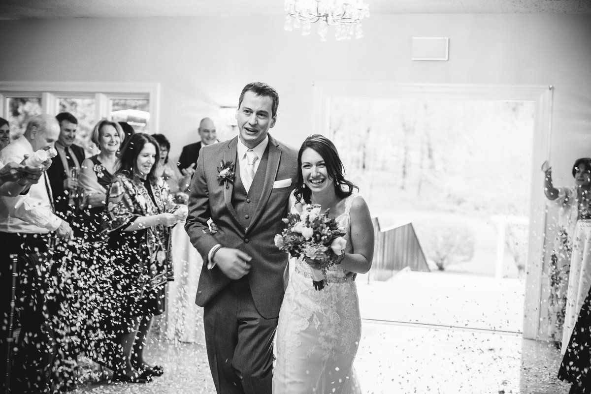 Hellenic_Center's tweet photo. 🎉Nothing says "Celebration!" like confetti🎉 photo of Christina &amp; Scott by Alisha Maria Photo. #wedding #newenglandwedding #masnionwedding https://t.co/Vvrcw4aU1Q