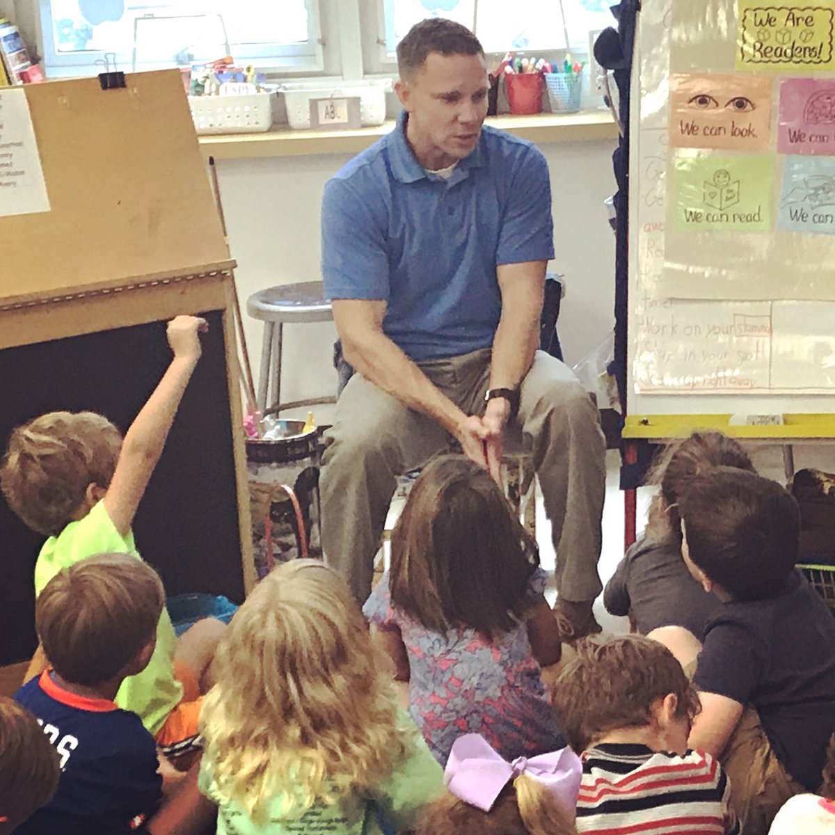 BristolBuddies's tweet photo. Our counselor, Mr. C, spending some time with Mrs. Graves kindergarten class today. #wgbuzz #bebuzz https://t.co/tVLSSZGujq