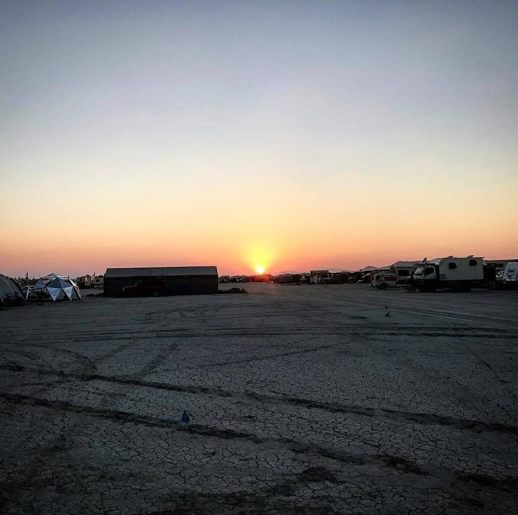 el_renaissance's tweet photo. First Sunrise 
On our way to #blackrockcity...
#ElectricRenaissance 2017 
visit us at 4:00 and Awe 
#TwoLanterns

… https://t.co/ifN5CPqZNz https://t.co/OXezPWZIGU