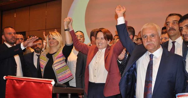 cuneytyyavuz's tweet photo. #Meral #Akşener'in #partisinin adı #belli #oldu: Merkez Demokrat Parti https://t.co/82W2x1vuxi https://t.co/HBvpPkCEZ5