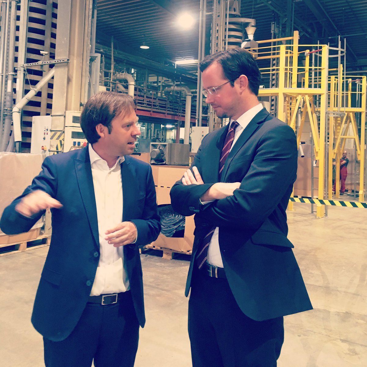 JensZSPD's tweet photo. Mit @DirkWiese4 unterwegs in #Groß-Umstadt bei #PENTAC zum Thema #Industrie4.0 Danke für den Besuch im Wahlkreis #Odenwald #Bundestag https://t.co/VjPDaCf4kI