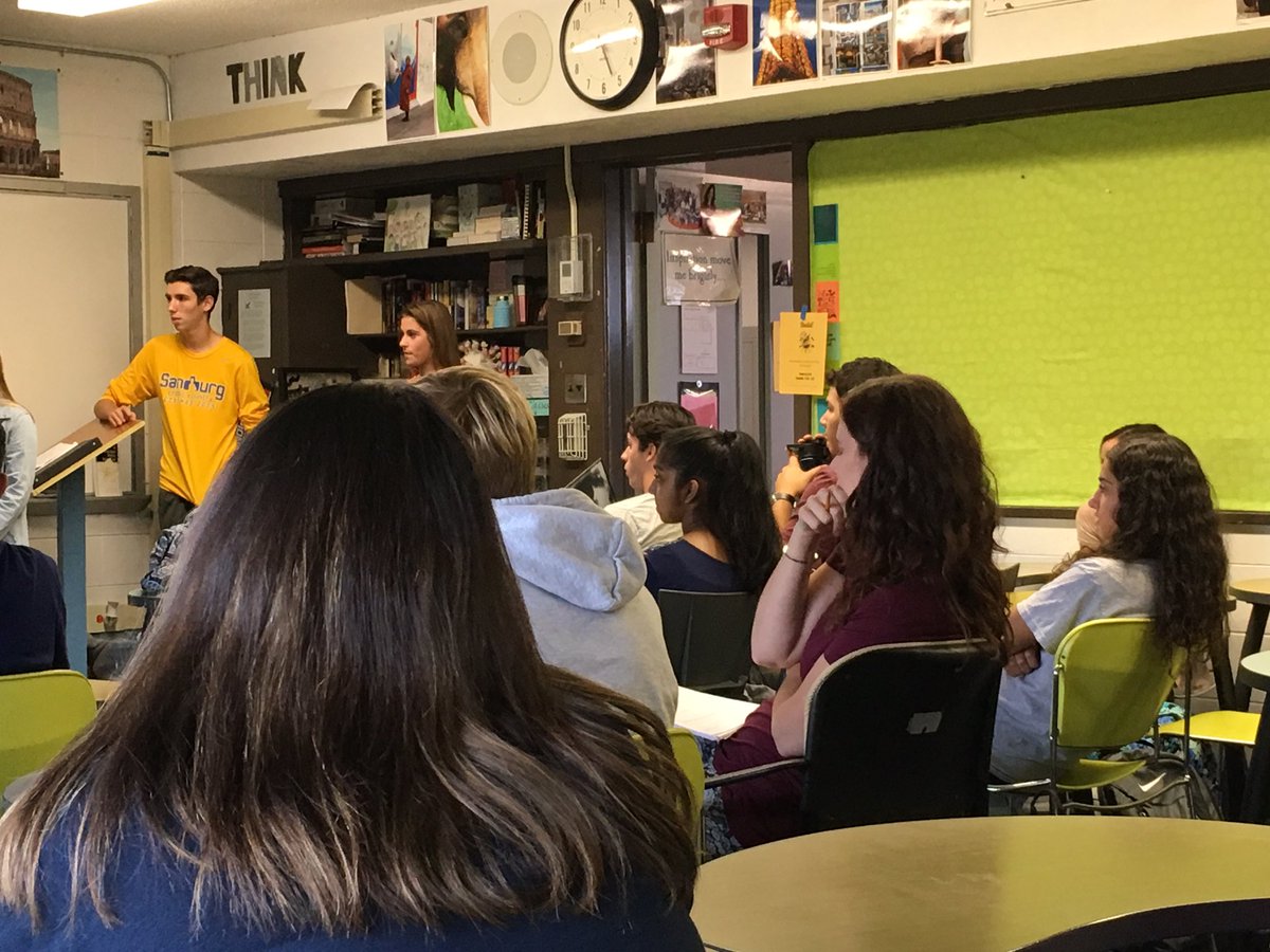 DebBakerCSHS's tweet photo. Seniors in Ms Mattera's CPW class working on personal statement. Emphasis on the power of story. #eagleup https://t.co/KMZNzWja6B