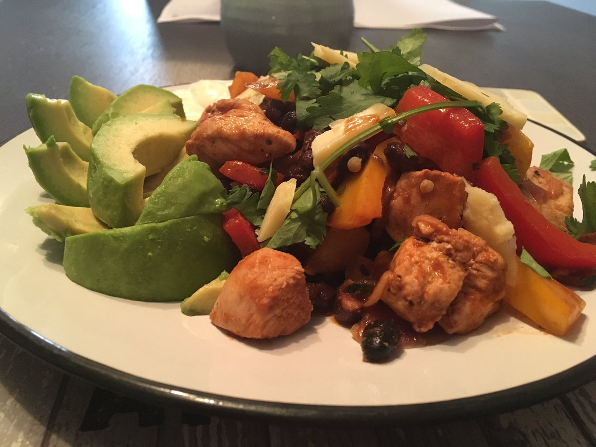 LittleAbsTone's tweet photo. Tonight's dinner - fajita chicken with black beans and avo 🤤 #Foodie #FoodPorn #Food #FoodLover #HealthyEating #HealthyFood #HealthyLiving https://t.co/meGXBFEdt2