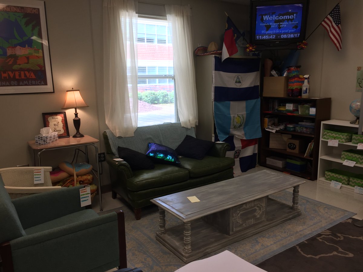srtamercer's tweet photo. Successful first day back! ¡Bienvenidos! #JacketsBuzz https://t.co/h9pWUwc00P