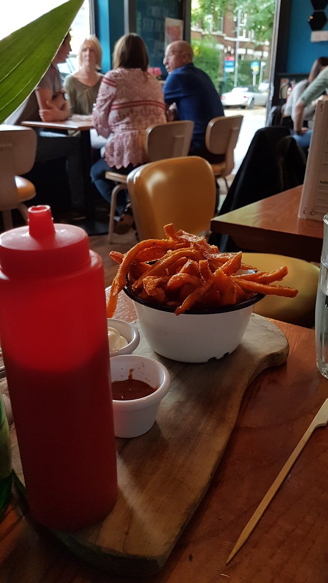 Chris57575's tweet photo. Great food @maryandarchie yesterday.😊 set us up perfectly for bank holiday Sunday drinks. Love this place #maryandarchie #WestDidsbury https://t.co/TEl7gTU7Lk