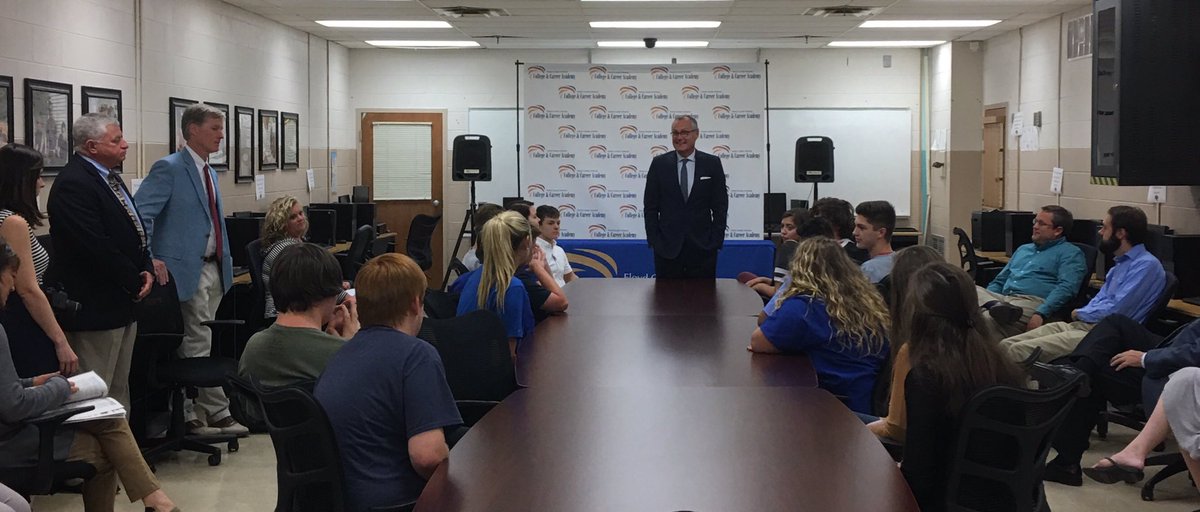 Great visit with Lieutenant Governor <a href="/CaseyCagle/">Casey Cagle</a> today; awesome opportunity for CCA students/healthcare interns! <a href="/FloydCCA/">Floyd County CCA</a> <a href="/FloydCoSchools/">Floyd County Schools</a>
