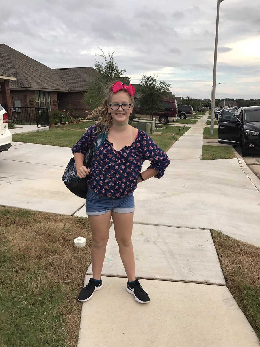 Krisr0xu's tweet photo. #LISD1stDay #JimPlain #5thgrade @LeanderISD https://t.co/gUgEFBvV1P