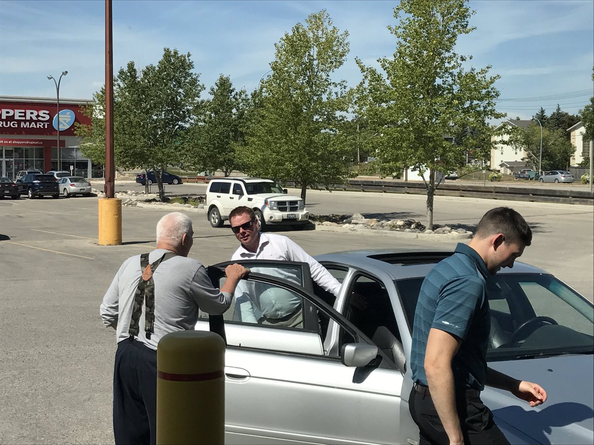 MandyKwasnica's tweet photo. Today #TDParkwest helped this gentleman get gas to his car after walking 2 miles in the heat to get to us! #TDHelps @ka_rinclark @SHong_TD https://t.co/2Nv2cGrTox