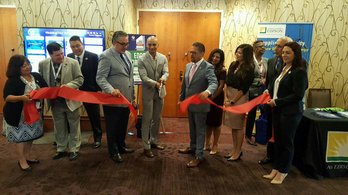 sce_sdd's tweet photo. We kicked off @CAHispanic's Convention w/ 1,000+ entrepreneurs, #smallbiz advocates & corporate reps! #buildingchcc https://t.co/8B5lHOkrcz