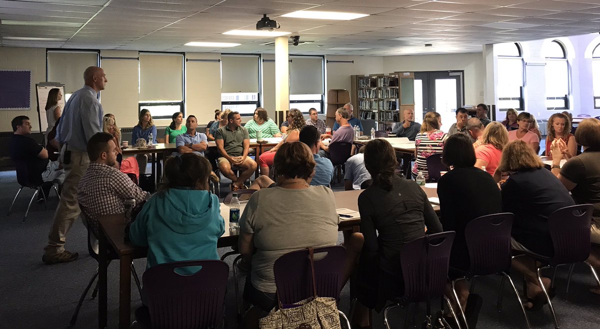 PrincipalCetner's tweet photo. Welcome back teachers! Looking forward to a great year at BHS #bourne2teach #bourne4collaboration  @bps_slam @bhscanalmen https://t.co/uVX2cySvi3