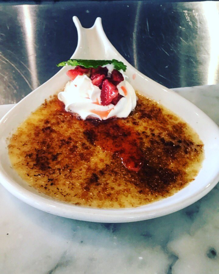 101Oceanbeach's tweet photo. Dessert anyone? #cremebrulee #beautifulplace #101ocean #drinks #deliciousfood #goodeats #lauderdalebythesea #laidbackfun https://t.co/QYt3HuYFQq