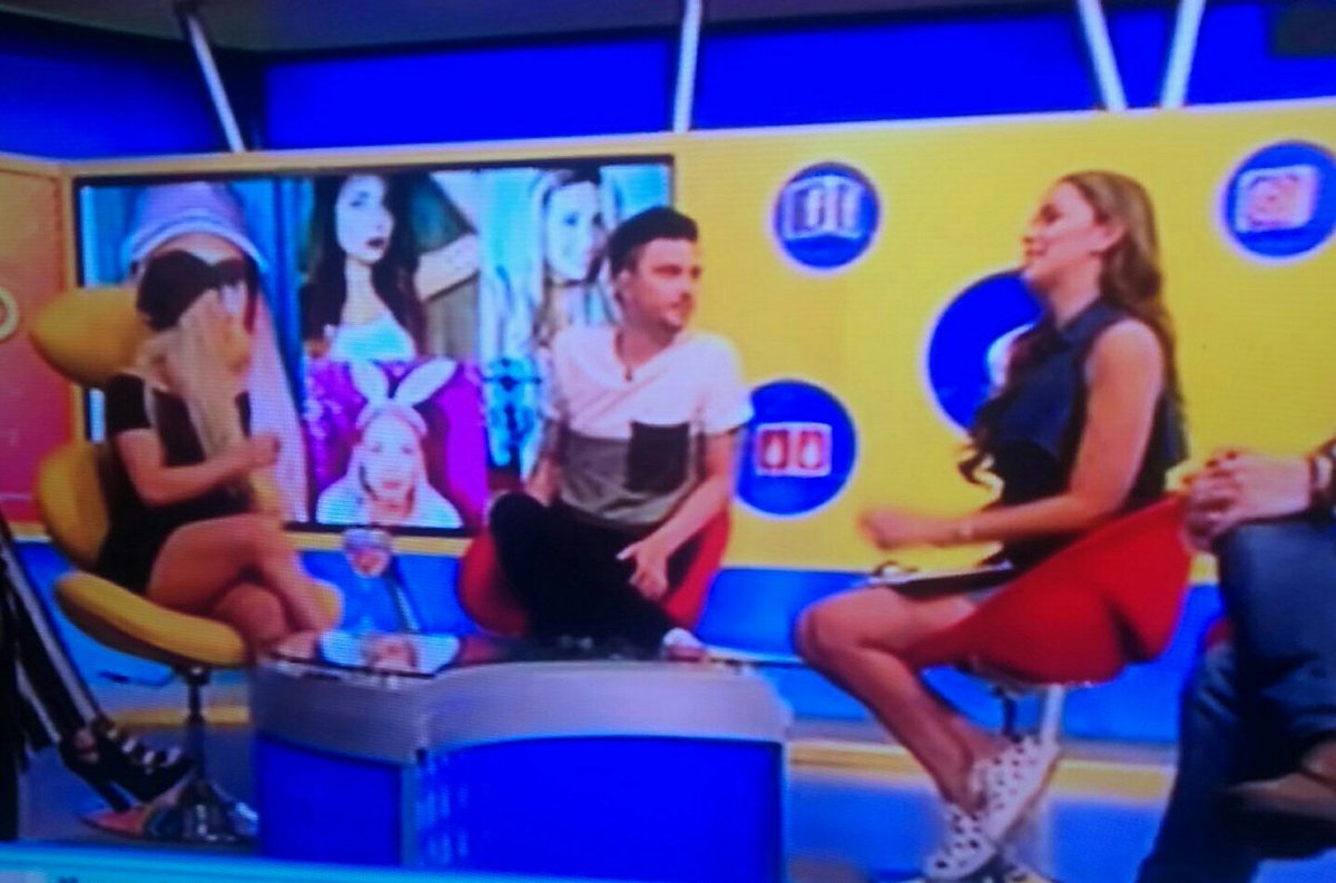 TinoasprillaH's tweet photo. Eh avemaria @luisafernandaw tiene mas patas que un mariguanero... 
#LuisaFernandaWenNEXO https://t.co/tNAPghYhlm