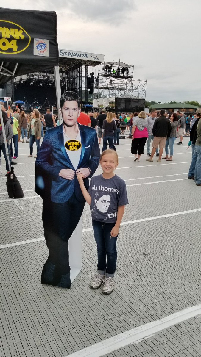 dawn_grose's tweet photo. @ThisIsRobThomas  I think you have a fan! https://t.co/alJw93Qtep