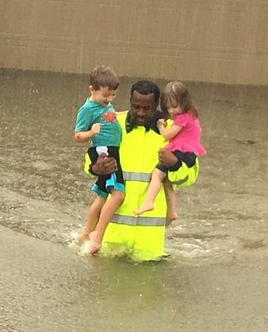 Lalo_The_dog's tweet photo. Here's #AKissToBuildADreamOn Texas. This pic is the America I believe in. Not the racist hatred that's been on display recently. @RedCross https://t.co/KHMz4WTZTR