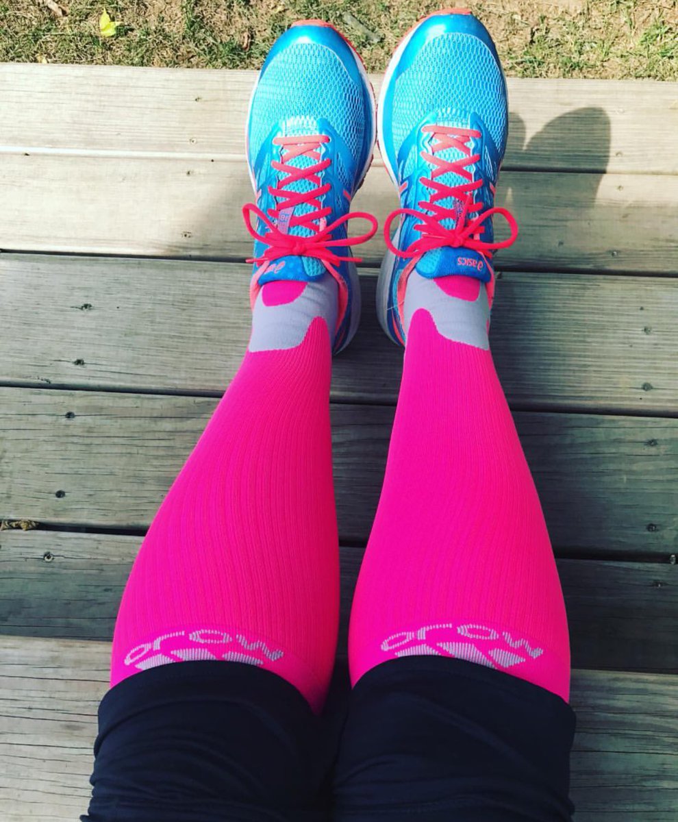 Why be stressed out when you could be stretched out? Stretching with @jessrockey07 🙌🏼
Congratulations for winning a pair of #MojoSocks👟