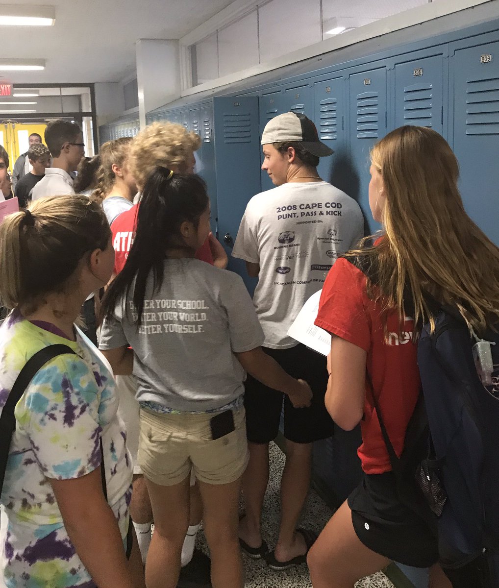 PrincipalCetner's tweet photo. Welcome Freshmen & thank you upperclassmen for your guidance and support! #bournefreshmen2021 #bhsKeyClub #bhsStuCo @bhscanalmen @bps_slam https://t.co/ODrgyEKrCS