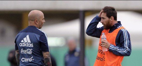 noseasmalotv's tweet photo. - Che pelado ¿y no llegó Icardi todavía?
- No, el vuelo hacía escala en Barcelona primero. https://t.co/H2fEtFBdTb