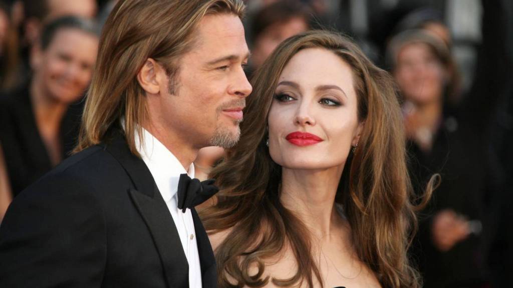 SemConsentido's tweet photo. ¿Brad y Angelina podrían volver? https://t.co/AEnx3Iok0o https://t.co/ZQLfQuRy06