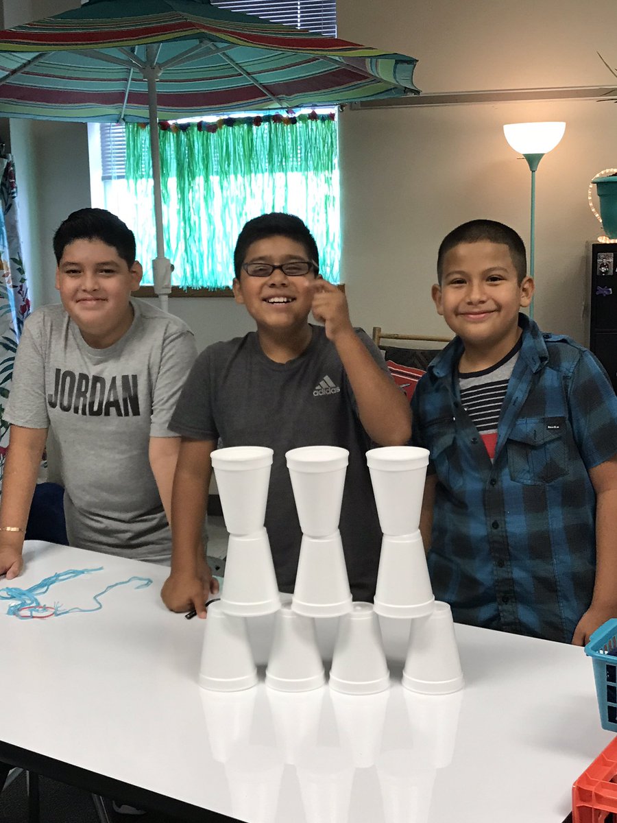 MelisaPrentice's tweet photo. Team building with fellow Seguin Roos!! #jseguinelem #goroos2017 #whywisd #firstdayroos https://t.co/dcKWGyCJ9Y