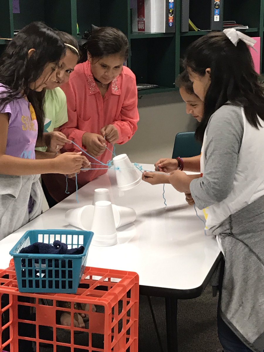 MelisaPrentice's tweet photo. Team building with fellow Seguin Roos!! #jseguinelem #goroos2017 #whywisd #firstdayroos https://t.co/dcKWGyCJ9Y