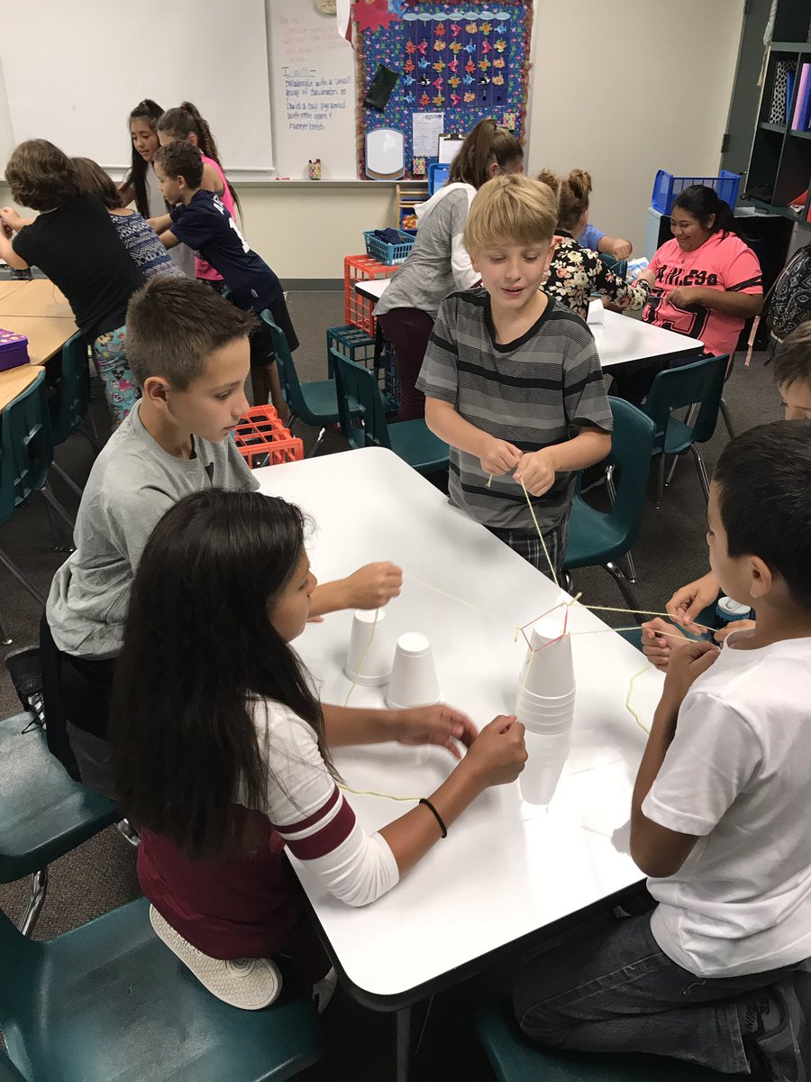 MelisaPrentice's tweet photo. Team building with fellow Seguin Roos!! #jseguinelem #goroos2017 #whywisd #firstdayroos https://t.co/dcKWGyCJ9Y