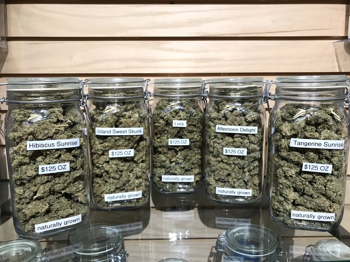 HelpingHandsTHC's tweet photo. $125 Non-Member OZ! #naturallygrown #boulder #hawaiianstrains #backtocollege https://t.co/oGyAG5MeLe