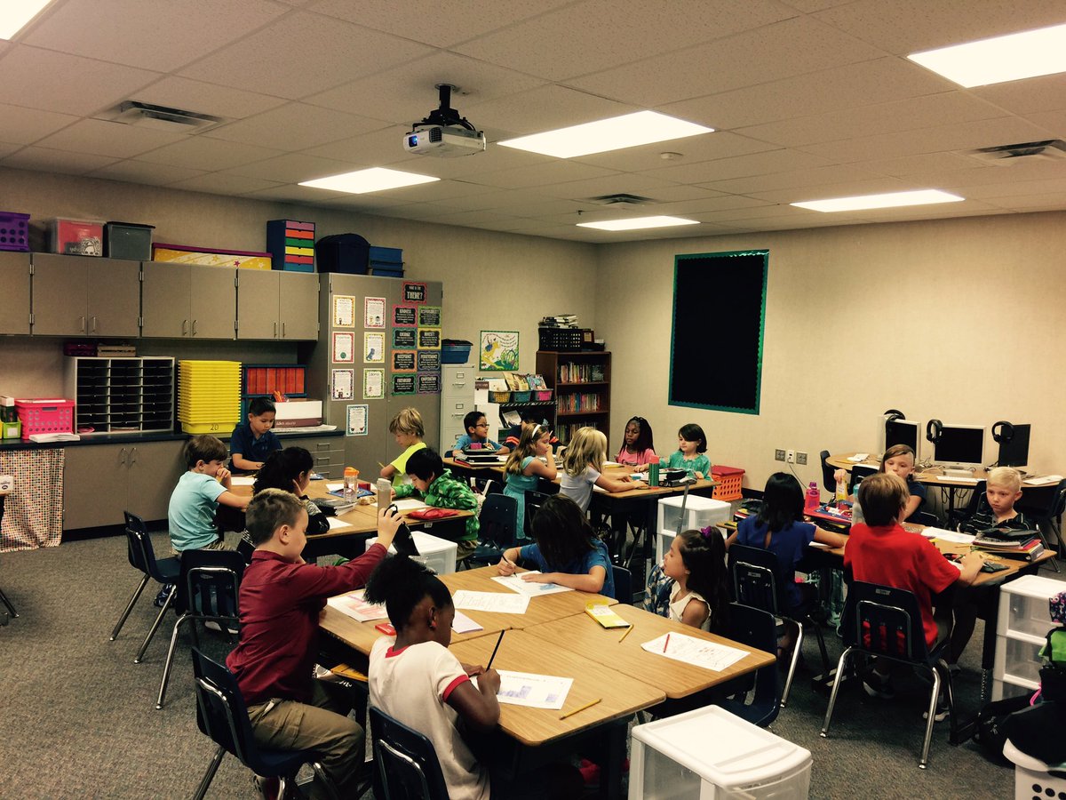 aoconnorteacher's tweet photo. First day of school 2017-2018!! https://t.co/U72JZ51Z9g