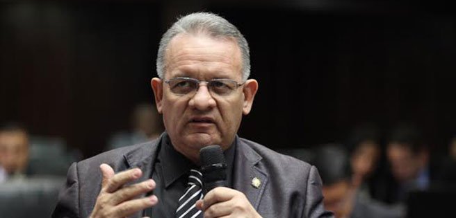prensaABP's tweet photo. Edwin Luzardo al régimen: “Ustedes dejen el show, que nosotros cumpliremos con mandato del 16J” https://t.co/uiyPGpd1eu via @la_patilla https://t.co/5mFudL0xar