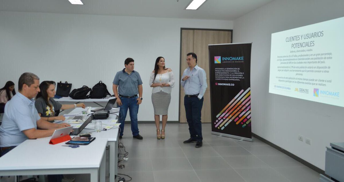 appscobquilla's tweet image. Ellos son #PartnerApp exponiendo su idea innovadora para @Appsco  en #KickOffAppsCo Caribe1 #Somoscaribe1