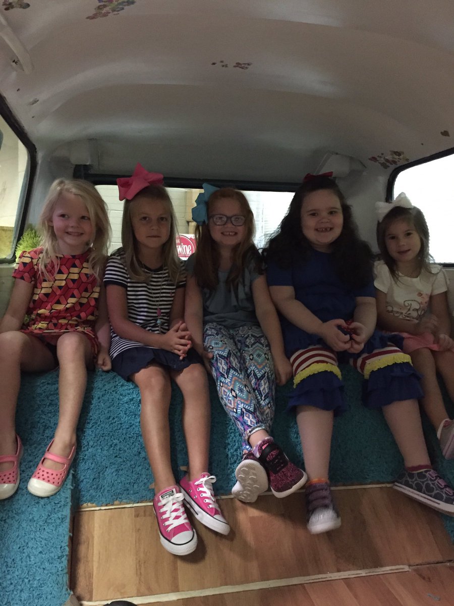 RESelmedia's tweet photo. Kindergarten students check out the Wonder Bus at RES! https://t.co/fAEL6EYtaP