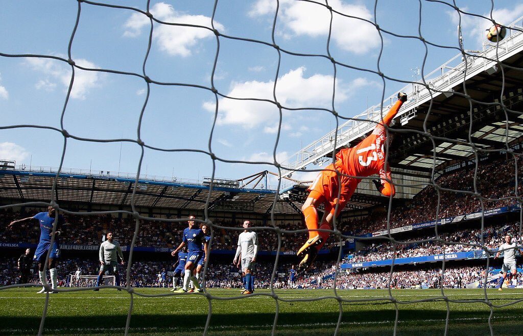 thibautcourtois's tweet photo. Good victory yesterday against Everton! Now focus on Belgium! 🇧🇪⚽️ https://t.co/8WTiVaeSAD