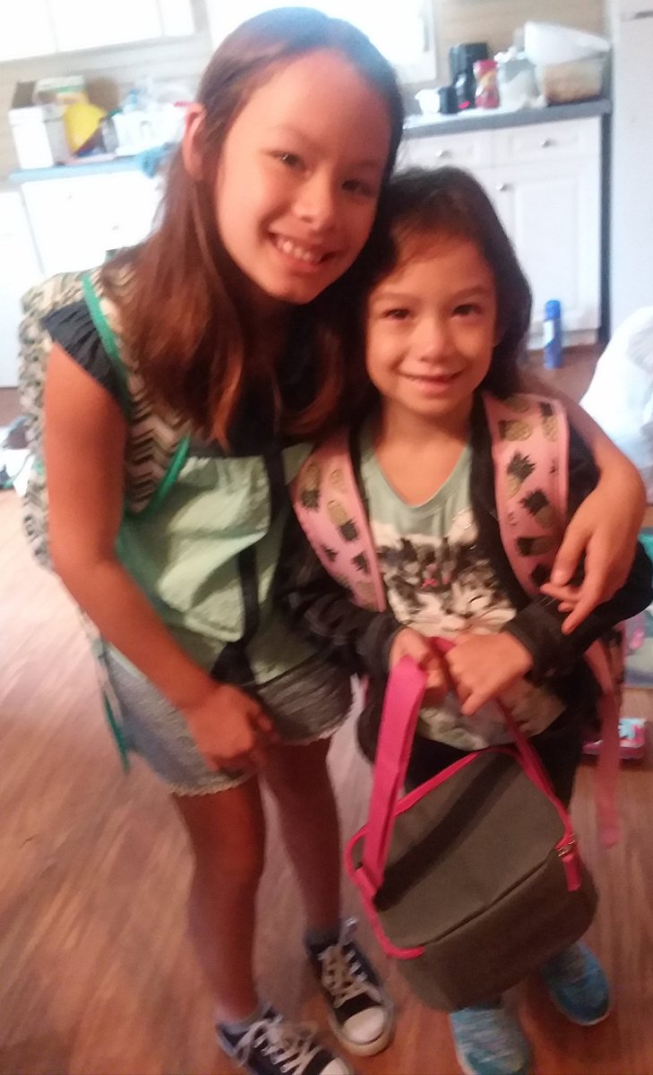 PonchsAngel7M5's tweet photo. #FirstDayofSchool was a success #Kindergarten #Forthgrade @montanagirl_27 @ErikEstrada @Dianna8185 @StocksSarah @Mel_MK_1983 @NiMiddle 👩‍👧‍👧 https://t.co/LPQ6akeXO4