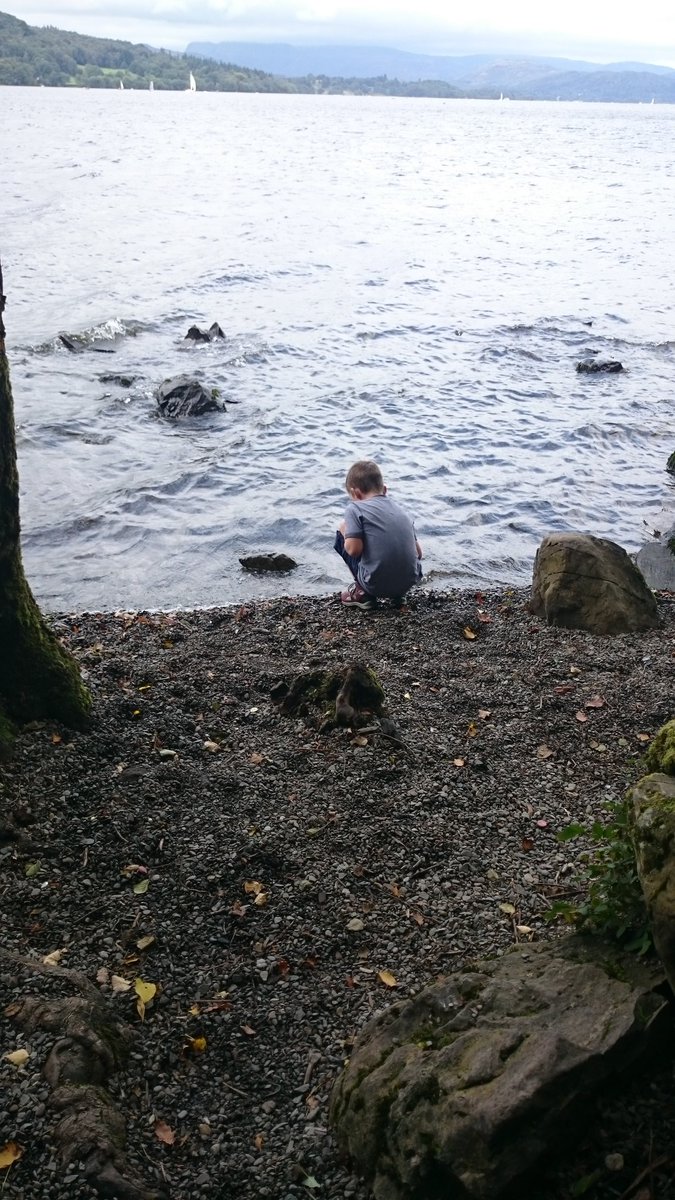 emmafogg3's tweet photo. Lovely day today at the lakes with Ian and kids xxx Makin memories. Xxxx @ianbowdy1978 https://t.co/nZiMzfBABV