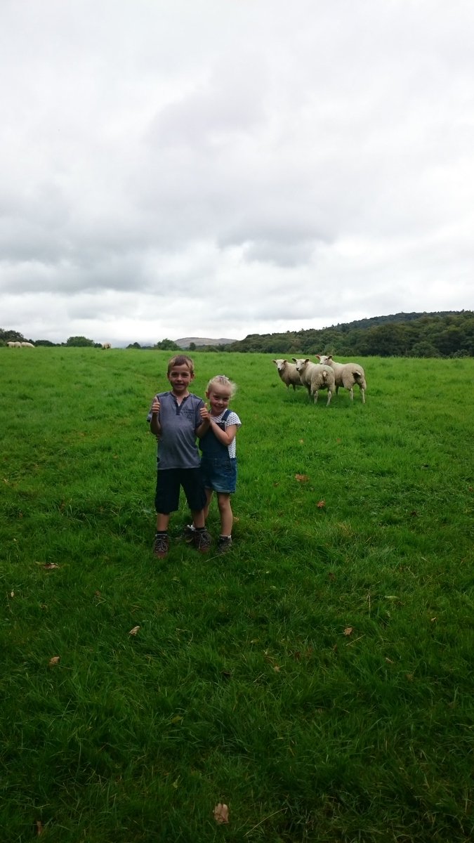 emmafogg3's tweet photo. Lovely day today at the lakes with Ian and kids xxx Makin memories. Xxxx @ianbowdy1978 https://t.co/nZiMzfBABV